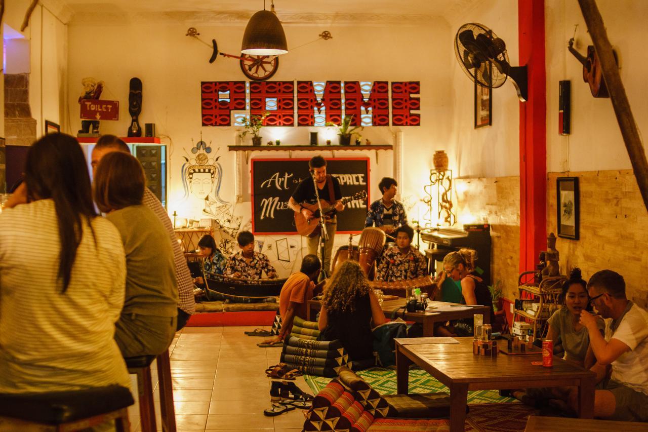 Pomme Hostel Restaurant & Bar - Private Sleeping Cabins Battambang Exterior photo